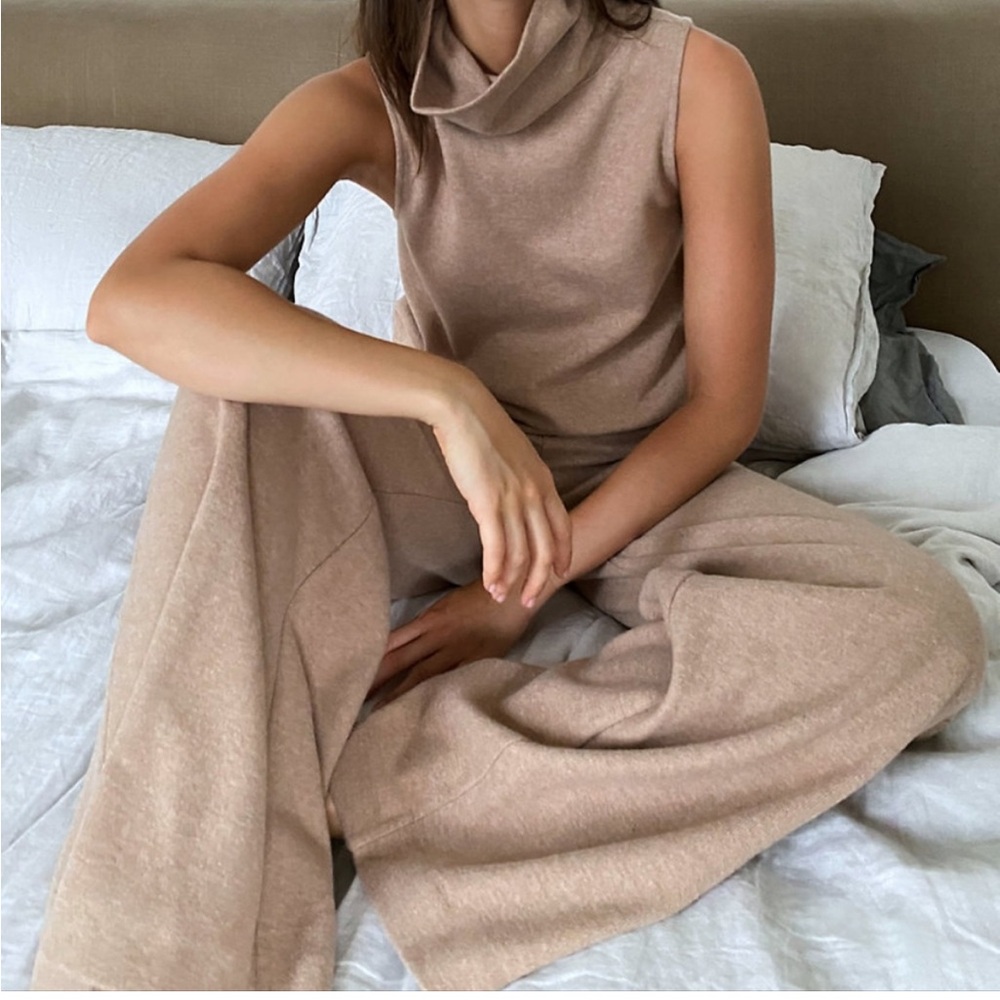 Aritzia The Group Babaton Lark Sleeveless Turtleneck Sweater